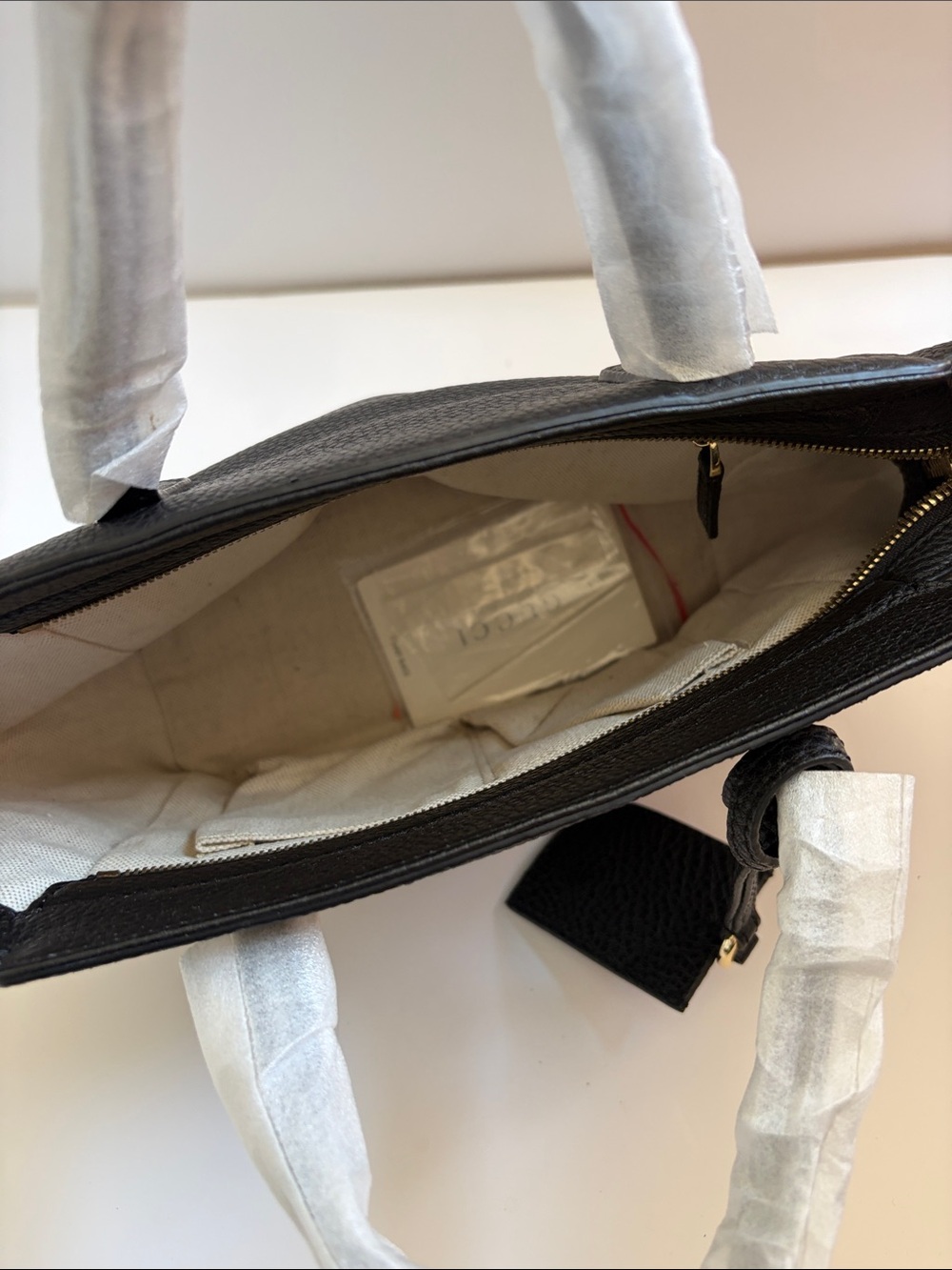 Gucci Black Pebbled Leather Tote with Gold Logo - Picture 3 of 4